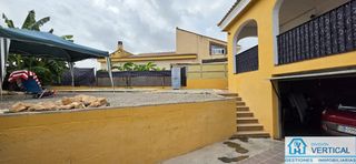 Lloguer Casa  Calle del sambori. Bonito chalet pareado con piscina privada
