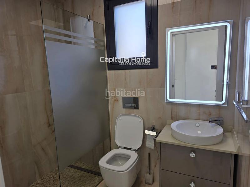 Foto 2d166a96-621c-4d27-b3e5-3299bf9d903f. Casa con parcheggio piscina in Eixample Alcoi