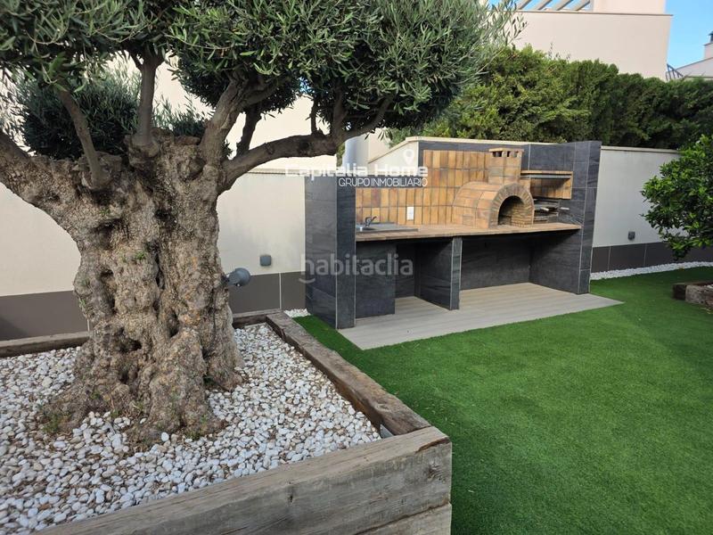 Foto 66b5fc42-7c28-4505-932a-b68e850d6669. Casa con parcheggio piscina in Eixample Alcoi