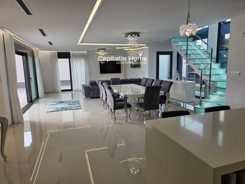 Foto d70d4c49-7fed-4b1a-8e61-741bdc91022e. Casa con parcheggio piscina in Eixample Alcoi