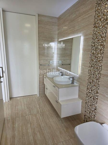 Foto e92f2d95-f1c4-4966-a577-ce523706cc78. Casa con parcheggio piscina in Eixample Alcoi