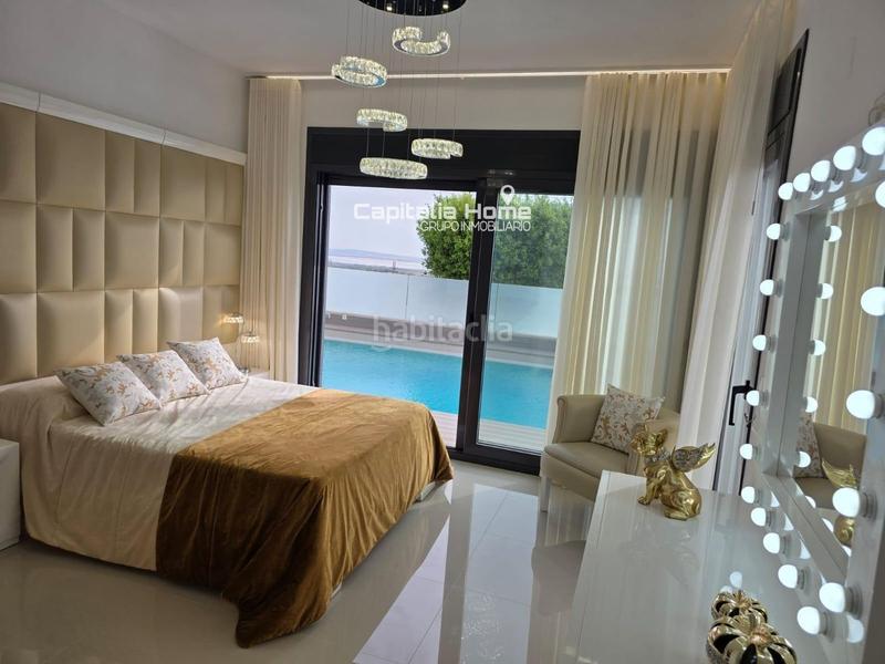 Foto eefabcca-7566-41ae-ba3b-dc42e21e47f3. Casa con parcheggio piscina in Eixample Alcoi