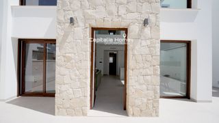 Casa adossada  N/a. Exclusiva villa de obra nueva lista para entrar a vivir con pisc