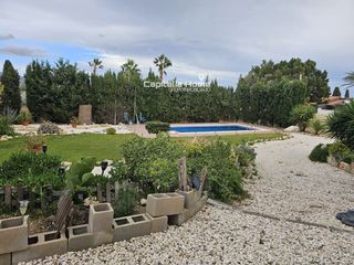 Chalet  Espinela. Chalet independiente con piscina en muchamiel alicante