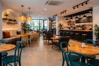 Traspaso Local Comercial en Ibiza. Cafeter�a-panader�a en traspaso cerca del retiro.