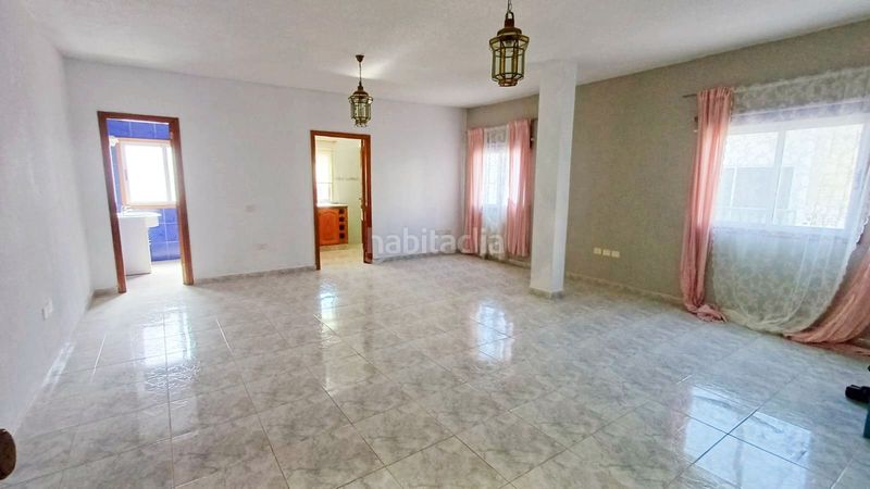 Foto b7d39e66-c289-496d-bafa-ac113e05da17. Casa amb aparcament a Arico