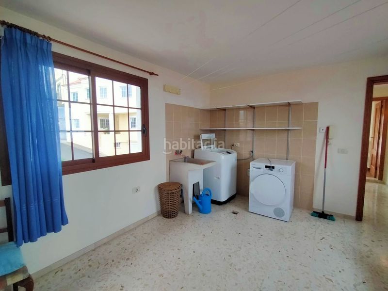 Foto 875c79aa-40cd-4863-b0b8-27dc0311a245. Casa amb calefacció aparcament a Cuesta de la Villa Santa Úrsula