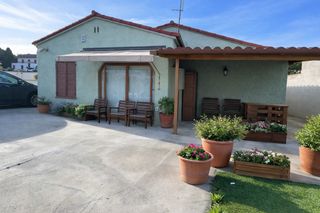 Xalet  Carrer pau casals la isla. Chalet en una sola planta en la zona de playa