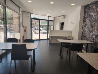 Gesch�ftsraum in Poblenou. Magn�fico local en esquina