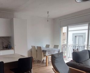 Etagenwohnung  Carrer de jovara. Amplio piso reformado