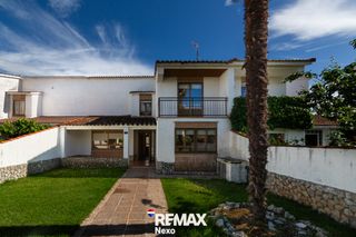 Reihenhaus  Urbanización españa. Espaciosa y luminoso chalet en viana de cega