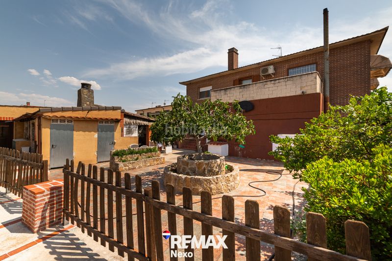 Foto 33eb82bb-c225-4fbb-a51e-b17e45396688. Chalet with fireplace heating parking pool in Renedo de Esgueva