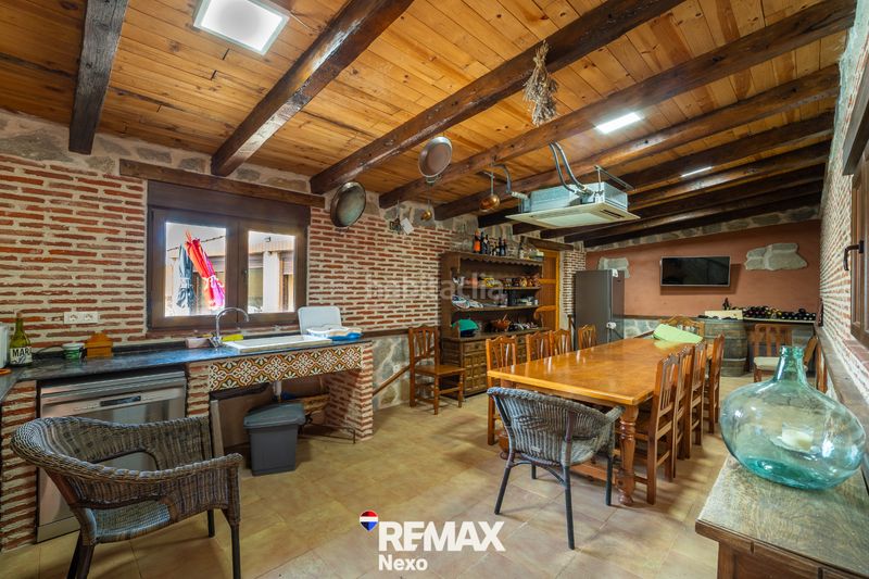 Foto 379ef349-dcdc-48e3-8358-0de2fb5d6e01. Chalet with fireplace heating parking pool in Renedo de Esgueva