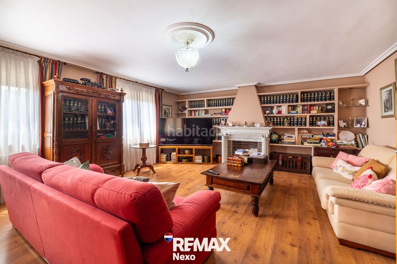 Foto 454d3e6f-a632-4053-bebe-6f1ffae02beb. Chalet with fireplace heating parking pool in Renedo de Esgueva