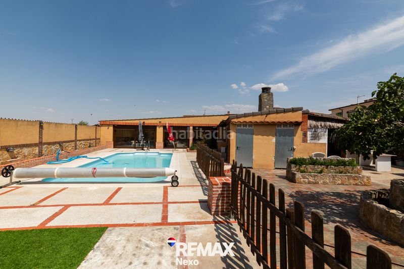 Foto 456e58fb-6df3-4506-9433-a0fd258816ed. Chalet with fireplace heating parking pool in Renedo de Esgueva
