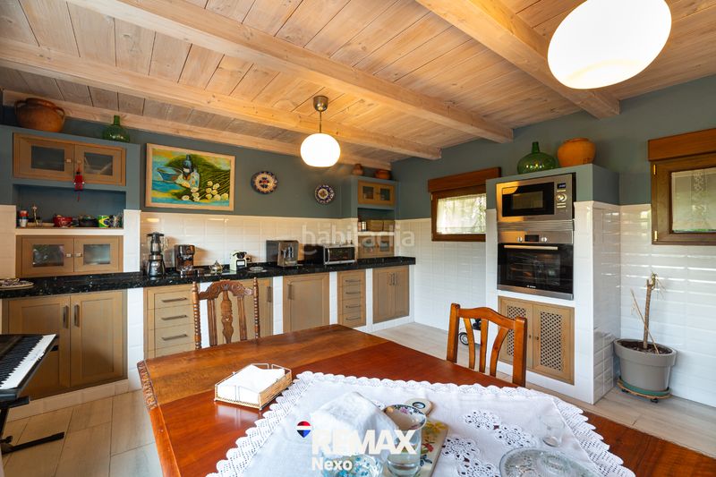 Foto 7e3f9360-a3fc-43c1-ab0f-452707d1bc10. Chalet with fireplace heating parking pool in Renedo de Esgueva