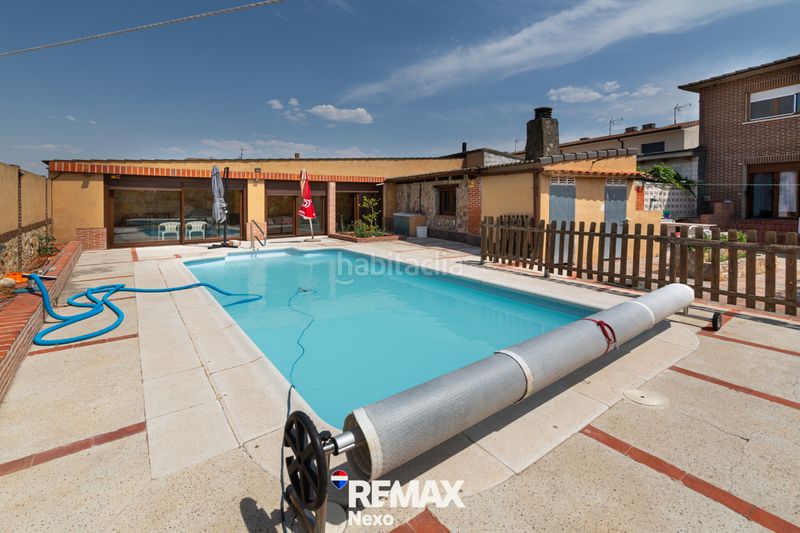 Foto 7e7da918-7903-4787-8d23-5f8111f2ac76. Chalet with fireplace heating parking pool in Renedo de Esgueva