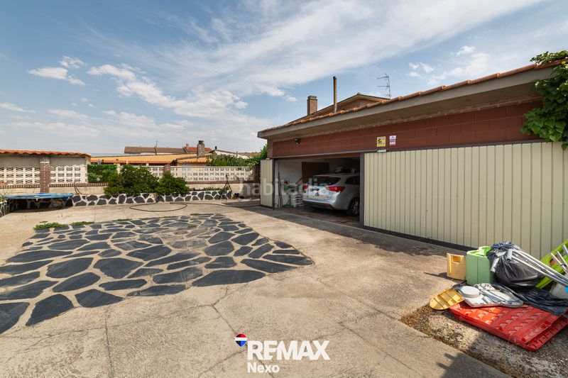 Foto 85ef2433-1573-431b-a91b-d4fc96ea6018. Chalet with fireplace heating parking pool in Renedo de Esgueva