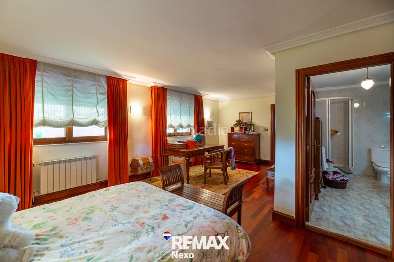 Foto 8bb5cf7b-d4c1-4182-a1f5-52e512df4f05. Chalet with fireplace heating parking pool in Renedo de Esgueva