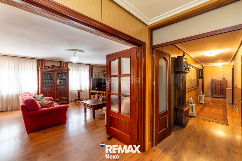 Foto 8f22dbcd-982e-4c75-b8d9-512732cd107b. Chalet with fireplace heating parking pool in Renedo de Esgueva