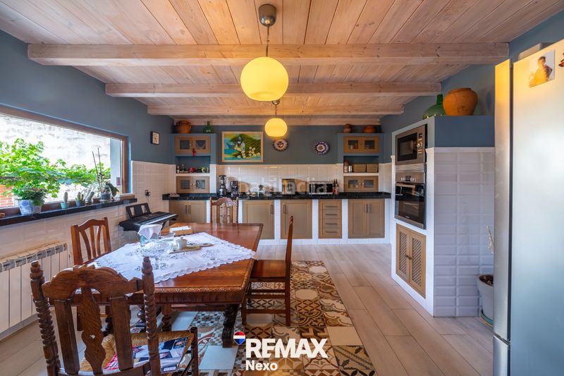 Foto 8fa16b90-efaa-4247-8103-2579b7843eaf. Chalet with fireplace heating parking pool in Renedo de Esgueva