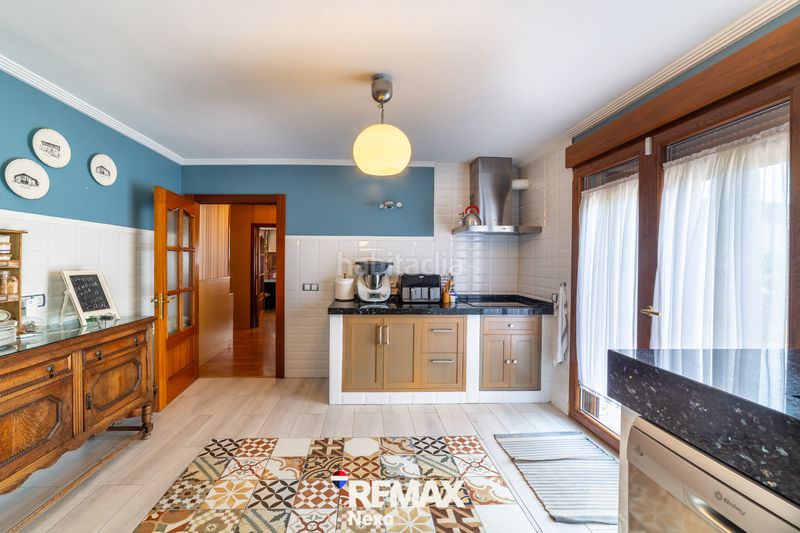 Foto 9a39d705-ae47-40b9-ac7d-4ab4e7fe7a25. Chalet with fireplace heating parking pool in Renedo de Esgueva