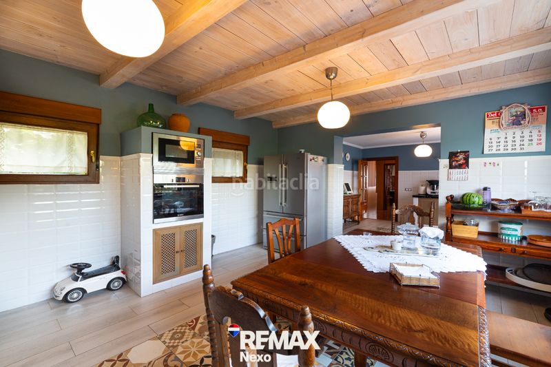 Foto baa0029e-8f1b-499c-8274-0d8a86bdeca2. Chalet with fireplace heating parking pool in Renedo de Esgueva