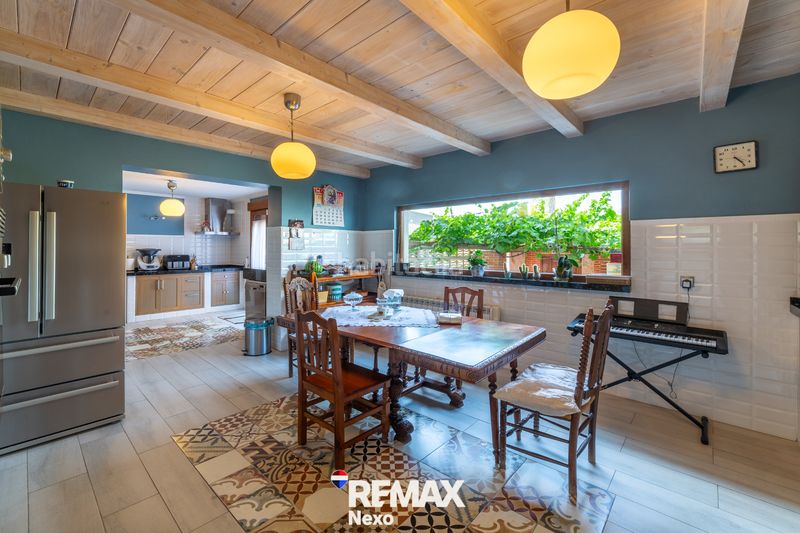 Foto bb0466ad-b810-4d70-8c83-6451f2cb166e. Chalet with fireplace heating parking pool in Renedo de Esgueva