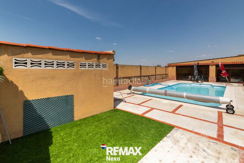 Foto bc730a23-5e7e-46e3-918d-af9b880732d9. Chalet with fireplace heating parking pool in Renedo de Esgueva
