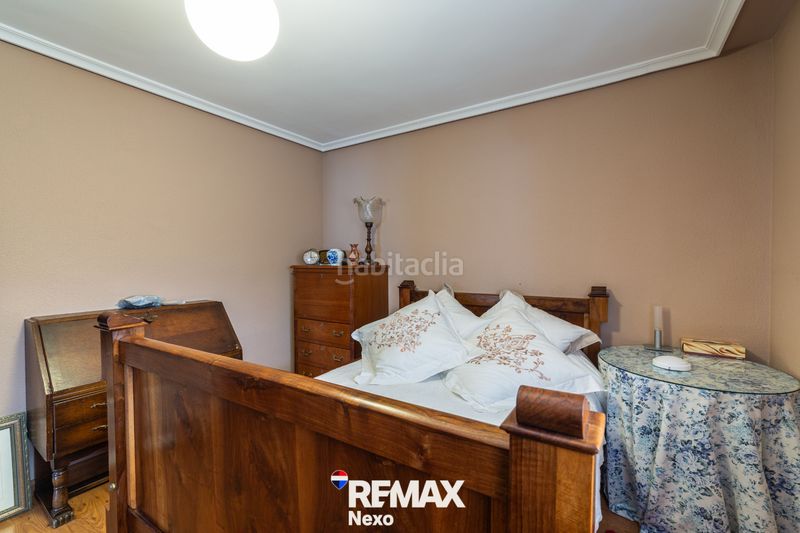 Foto c1cb9551-26ff-49d9-92ee-158476f3393a. Chalet with fireplace heating parking pool in Renedo de Esgueva