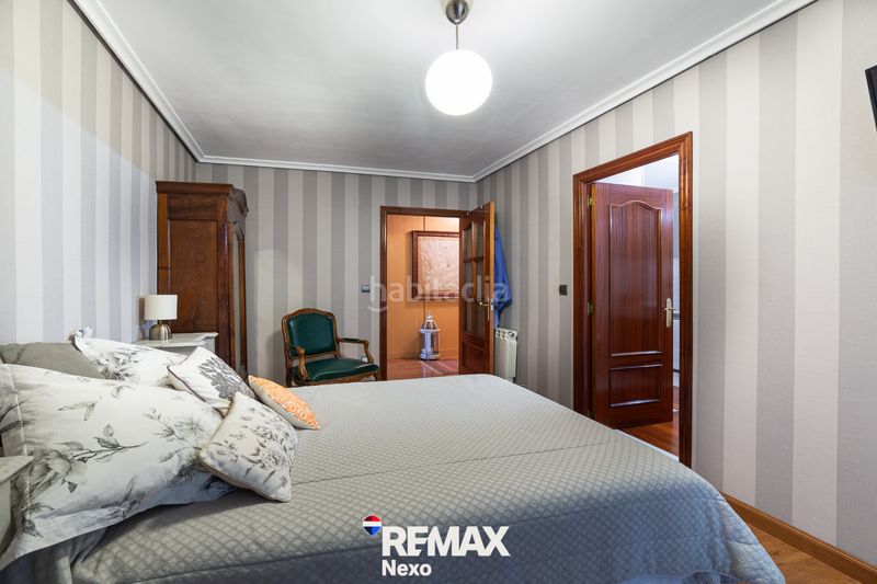 Foto c6357269-258e-432c-add6-dc6370bf3b0e. Chalet with fireplace heating parking pool in Renedo de Esgueva