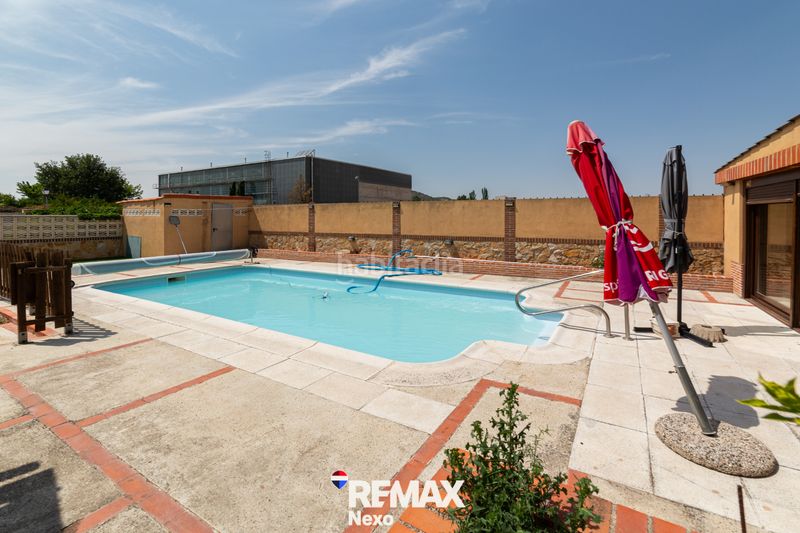 Foto ca864c88-2572-4171-b52b-33ce842c93cb. Chalet with fireplace heating parking pool in Renedo de Esgueva