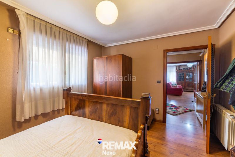 Foto d74b1024-af7a-4599-9cc7-51590edacc40. Chalet with fireplace heating parking pool in Renedo de Esgueva