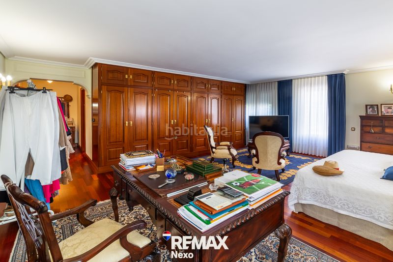Foto d91aedec-9c89-478c-9a44-ca05d1be843c. Chalet with fireplace heating parking pool in Renedo de Esgueva
