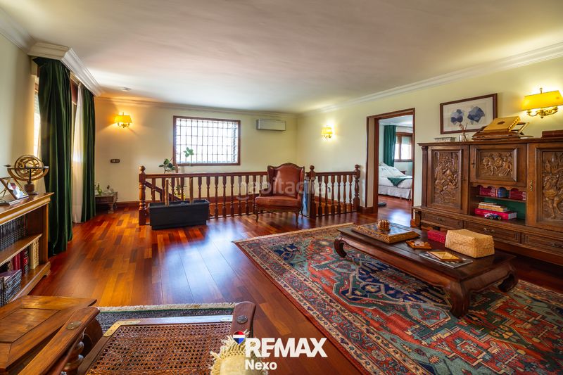 Foto db7cb399-7aa2-49d7-aef4-a92817e87e5e. Chalet with fireplace heating parking pool in Renedo de Esgueva