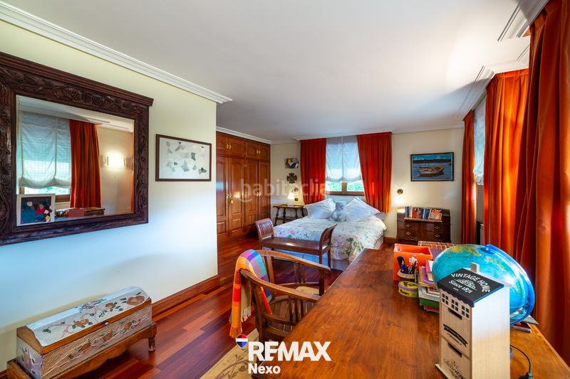 Foto e727f326-3a0f-4f3c-aee3-38270d8933df. Chalet with fireplace heating parking pool in Renedo de Esgueva