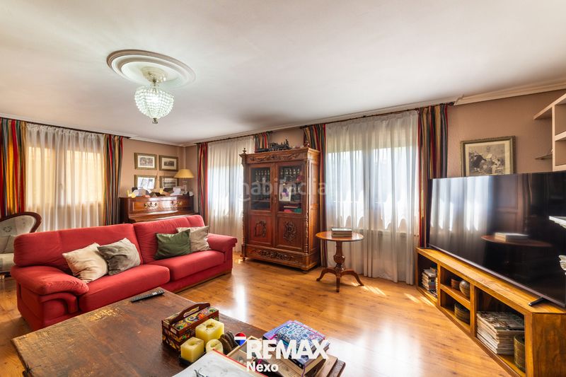 Foto f51869b0-6137-490c-aea0-7bed6a20f1ee. Chalet with fireplace heating parking pool in Renedo de Esgueva