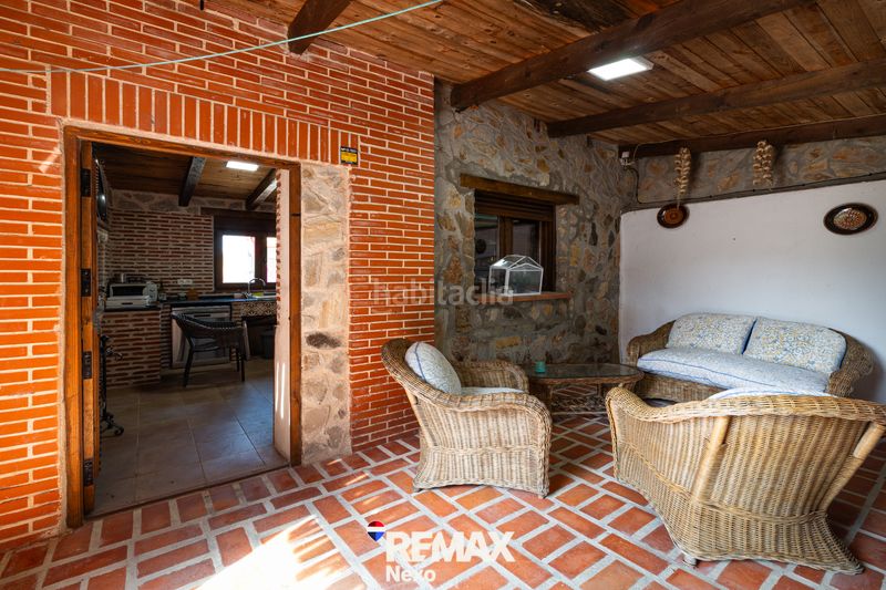 Foto f7bb1020-8453-4d2f-8f07-290847469082. Chalet with fireplace heating parking pool in Renedo de Esgueva