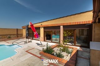 Xalet  Calle lope de vega. �exclusividad, lujo y confort en renedo de esgueva con re/max ne