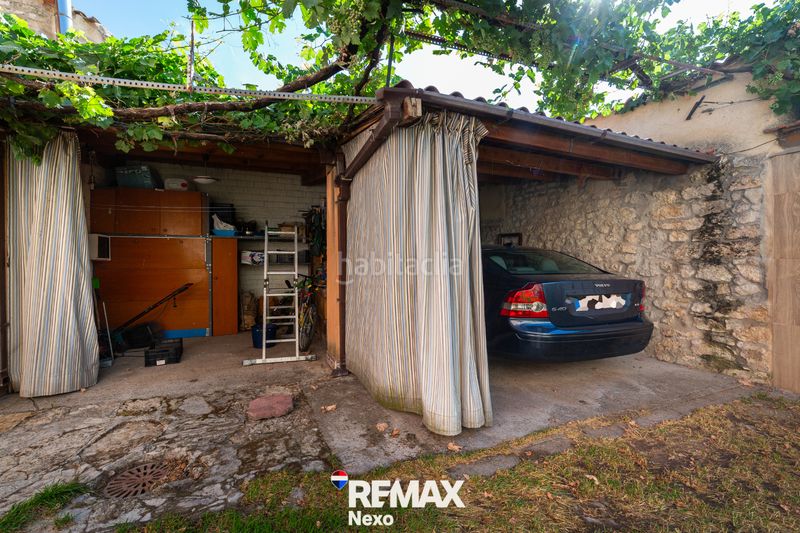 Foto b16dd588-b376-4323-b57f-4ed126e93bc5. Casa adossada amb xemeneia calefacció aparcament a Wamba