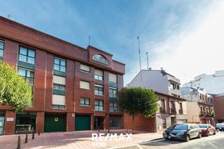 Attique  Calle veinte metros. Exclusivo ático con dos terrazas, garaje y trastero en finca, si