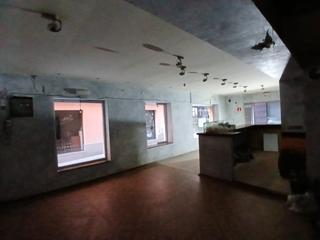 Location Local commercial à Olot. Local esquinero en alquiler en el centro de olot