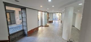 Location Local commercial à Olot. Se alquila local esquinero en el centro de olot