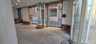 Locale commerciale in Olot. Se vende local esquinero en el centro de olot