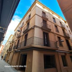 Pis a Olot. Piso a reformar en el centro de olot – 3 habitaciones, 80 m², mu