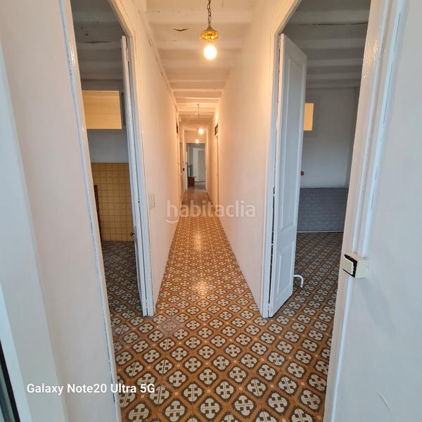 Foto 4f22bc04-78cd-4d66-846f-72af0b2e20ea. Piso gran piso con encanto y carácter en el corazón en Olot