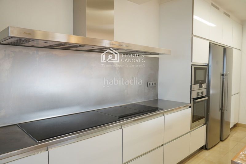 Foto f44f9b9e-8137-40e7-928d-c70aff85efd0. Casa amb calefacció aparcament a Banyoles