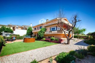 Xalet  Carrer sant galderic. Exclusivo chalet con piscina y ocio.
