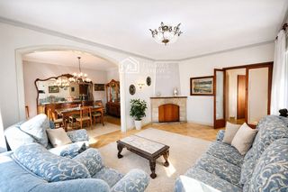 Chalet  Passeig moss�n llu�s constants. Oportunidad �nica casa a un paso del centro y del estany de bany