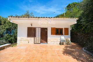 Casa  Rossinyol. Vivienda unifamiliar de 1.300 m en plena naturaleza  sant mateu